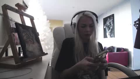 stage Kylie Sinner  brand CLITBAIT online show from 02-09-26, 08:24