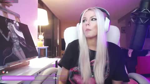 stage Kylie Sinner  brand CLITBAIT online show from 05-07-26, 05:13