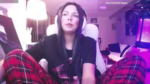 stage Kylie Sinner  brand CLITBAIT online show from 06-10-26, 06:01