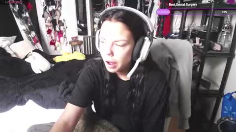 stage Kylie Sinner  brand CLITBAIT online show from 06-15-26, 01:13