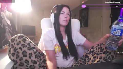 stage Kylie Sinner  brand CLITBAIT online show from 06-22-26, 03:25