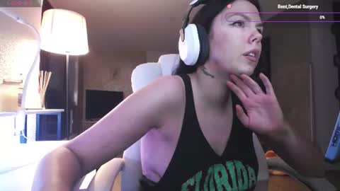 stage Kylie Sinner  brand CLITBAIT online show from 08-08-26, 08:38