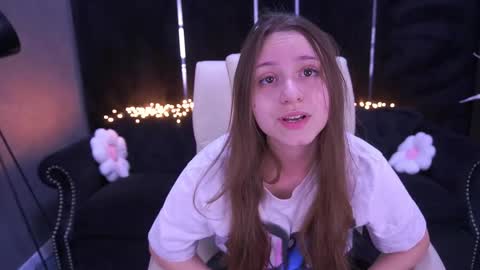 tinynataliee online show from 04-30-26, 02:01