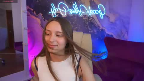 tinynataliee online show from 06-19-26, 07:06