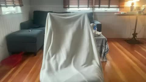 Tom Selleck online show from 04-25-26, 07:44