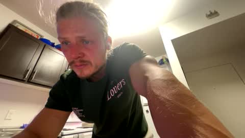 Snapshot of tinypete17 chatting on 10-31-25, 01:39 Nomadic Lover online show from 10-31-25, 01:39