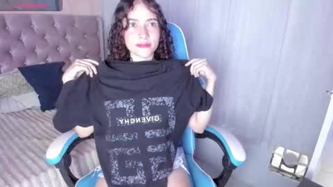 tinysophi online show from 11-18-25, 02:06