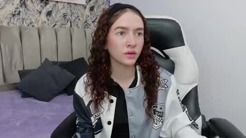 tinysophi online show from 02-04-26, 07:09