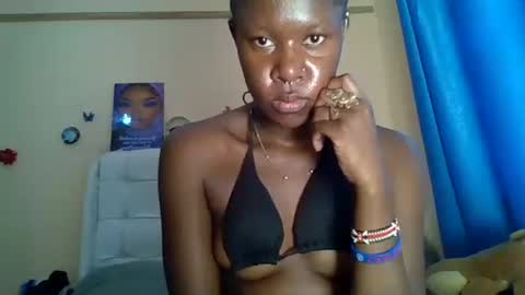 tinyvee250433 online show from 04-17-26, 07:44