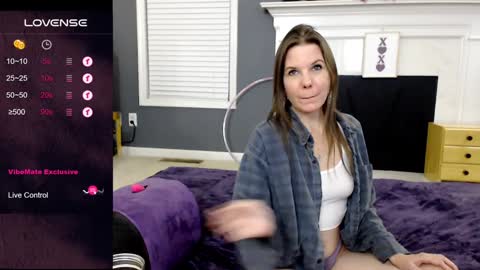 Snapshot of tinyvixxen chatting on 02-05-25, 02:19 V - Read the bio please thanks. online show from 02-05-25, 02:19