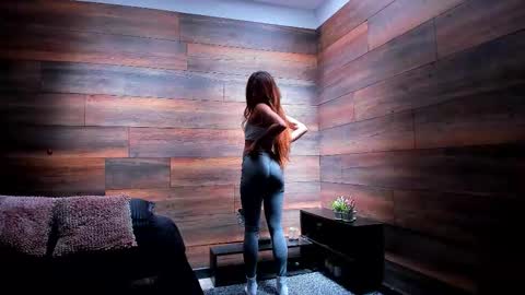 Snapshot of tinyw0nder chatting on 10-18-25, 05:03 Instagram tinyw0nder online show from 10-18-25, 05:03