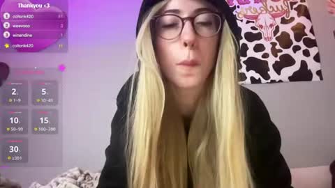 Snapshot of tinyxxdolly chatting on 07-16-26, 04:18 Dolly online show from 07-16-26, 04:18