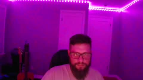 Snapshot of tippertonight chatting on 09-25-25, 04:05 tippertonight online show from 09-25-25, 04:05