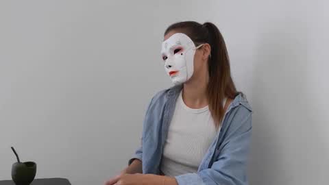 Snapshot of tipsytinkerbell chatting on 10-27-25, 09:35 Tinks online show from 10-27-25, 09:35