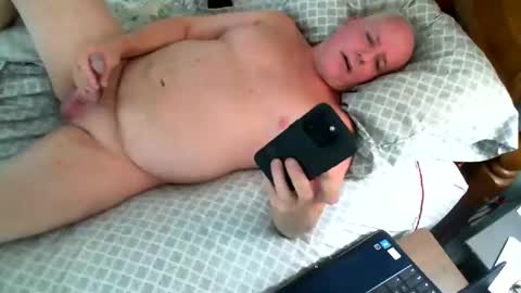 Snapshot of tj10564 chatting on 12-26-24, 03:53 TeeJay online show from 12-26-24, 03:53