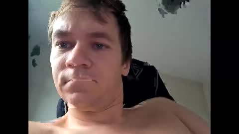Snapshot of tobiasz950215 chatting on 10-27-25, 09:02 tobiasz950215 online show from 10-27-25, 09:02