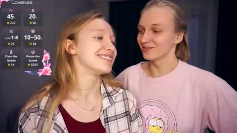 Snapshot of tobicovitt chatting on 10-27-25, 06:17 Mary online show from 10-27-25, 06:17