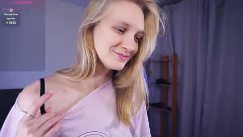 Snapshot of tobicovitt chatting on 11-01-25, 06:04 Mary online show from 11-01-25, 06:04