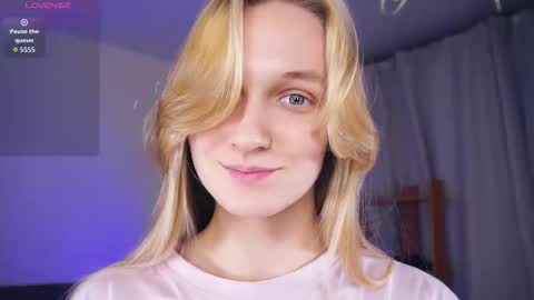 Snapshot of tobicovitt chatting on 11-03-25, 06:14 Mary online show from 11-03-25, 06:14