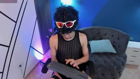 Snapshot of todoroki_g chatting on 11-17-25, 12:00 todoroki_g online show from 11-17-25, 12:00