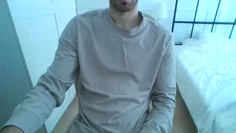 Snapshot of toja112 chatting on 02-05-25, 10:08 Martin online show from 02-05-25, 10:08