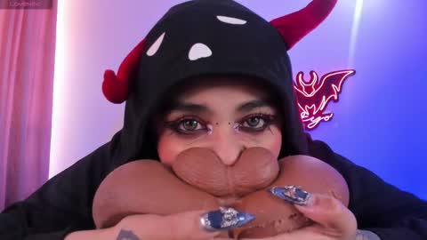   Independent model online show from 09-11-25, 06:08