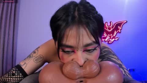   Independent model online show from 01-18-26, 11:30