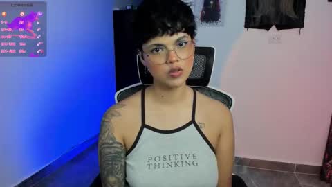 Snapshot of tokyo_uwu chatting on 10-18-25, 02:58 sofi 3 online show from 10-18-25, 02:58