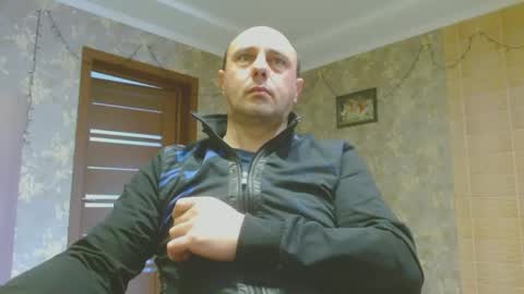 Snapshot of tolianuch chatting on 02-11-25, 11:10 Huligan online show from 02-11-25, 11:10