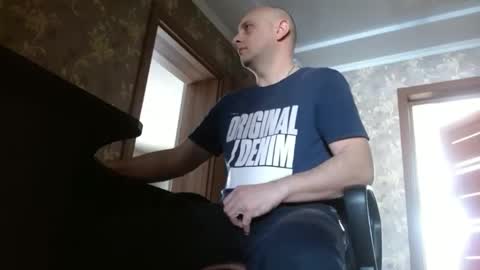 Snapshot of tolianuch chatting on 02-01-26, 10:25 Huligan online show from 02-01-26, 10:25