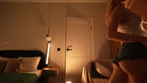 Snapshot of tollysage chatting on 10-20-25, 08:09 Sage. TG channel online show from 10-20-25, 08:09