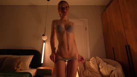 Snapshot of tollysage chatting on 10-27-25, 08:13 Sage. TG channel online show from 10-27-25, 08:13