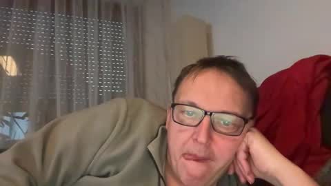 Snapshot of tom6644 chatting on 03-08-25, 05:33 Tom online show from 03-08-25, 05:33