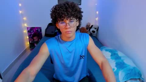 Tom Blue online show from 03-25-26, 12:49