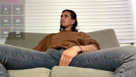 Snapshot of tom_blunt96 chatting on 01-04-25, 03:29 TOM online show from 01-04-25, 03:29