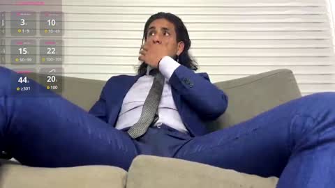 Snapshot of tom_blunt96 chatting on 01-11-25, 04:27 TOM online show from 01-11-25, 04:27