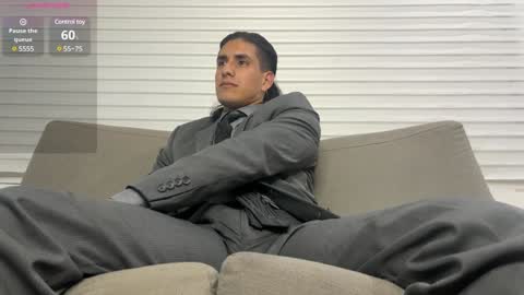 Snapshot of tom_blunt96 chatting on 01-28-25, 03:57 TOM online show from 01-28-25, 03:57