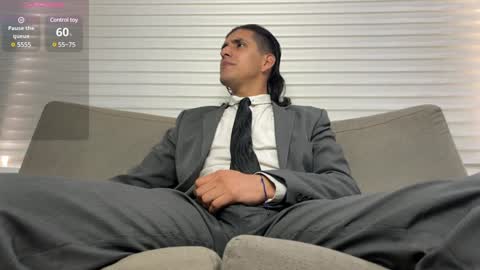 Snapshot of tom_blunt96 chatting on 01-28-25, 04:08 TOM online show from 01-28-25, 04:08