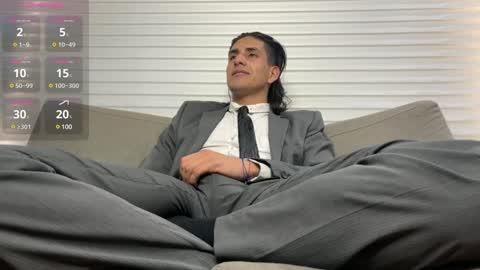 Snapshot of tom_blunt96 chatting on 01-28-25, 07:10 TOM online show from 01-28-25, 07:10