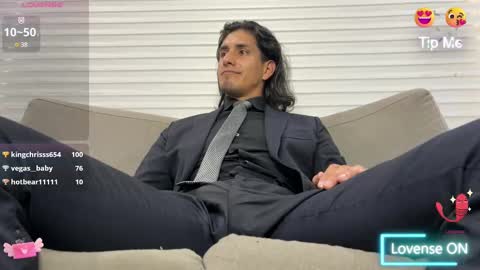 Snapshot of tom_blunt96 chatting on 02-14-25, 08:37 TOM online show from 02-14-25, 08:37
