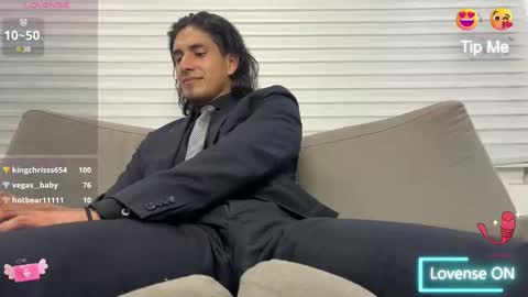 Snapshot of tom_blunt96 chatting on 02-14-25, 11:42 TOM online show from 02-14-25, 11:42