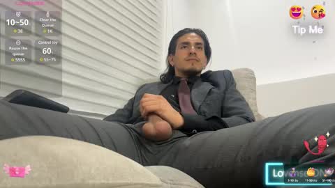 Snapshot of tom_blunt96 chatting on 02-26-25, 04:58 TOM online show from 02-26-25, 04:58