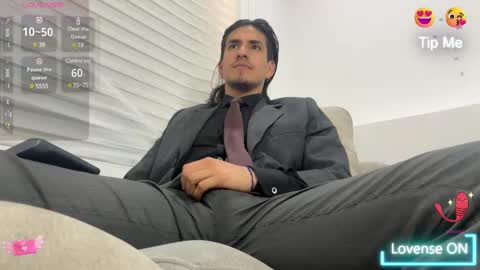 Snapshot of tom_blunt96 chatting on 02-26-25, 03:41 TOM online show from 02-26-25, 03:41