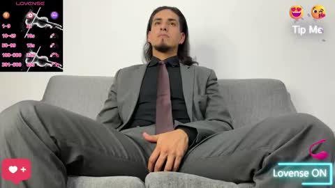 Snapshot of tom_blunt96 chatting on 09-09-25, 10:26 TOM online show from 09-09-25, 10:26