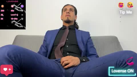 Snapshot of tom_blunt96 chatting on 09-23-25, 02:14 TOM online show from 09-23-25, 02:14