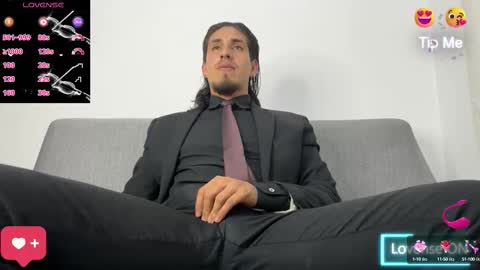 Snapshot of tom_blunt96 chatting on 10-18-25, 06:48 TOM online show from 10-18-25, 06:48