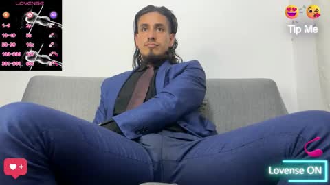 Snapshot of tom_blunt96 chatting on 10-22-25, 11:48 TOM online show from 10-22-25, 11:48