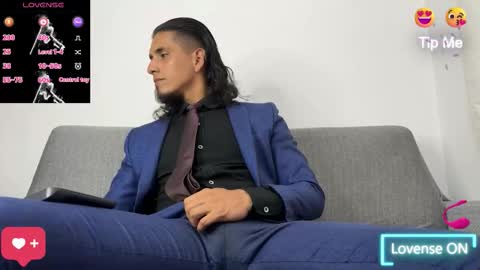 Snapshot of tom_blunt96 chatting on 10-30-25, 06:41 TOM online show from 10-30-25, 06:41