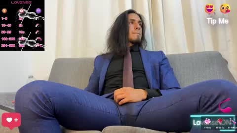 Snapshot of tom_blunt96 chatting on 11-05-25, 02:00 TOM online show from 11-05-25, 02:00