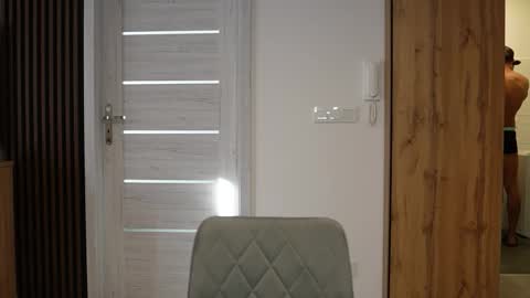 Tom online show from 09-19-25, 06:37